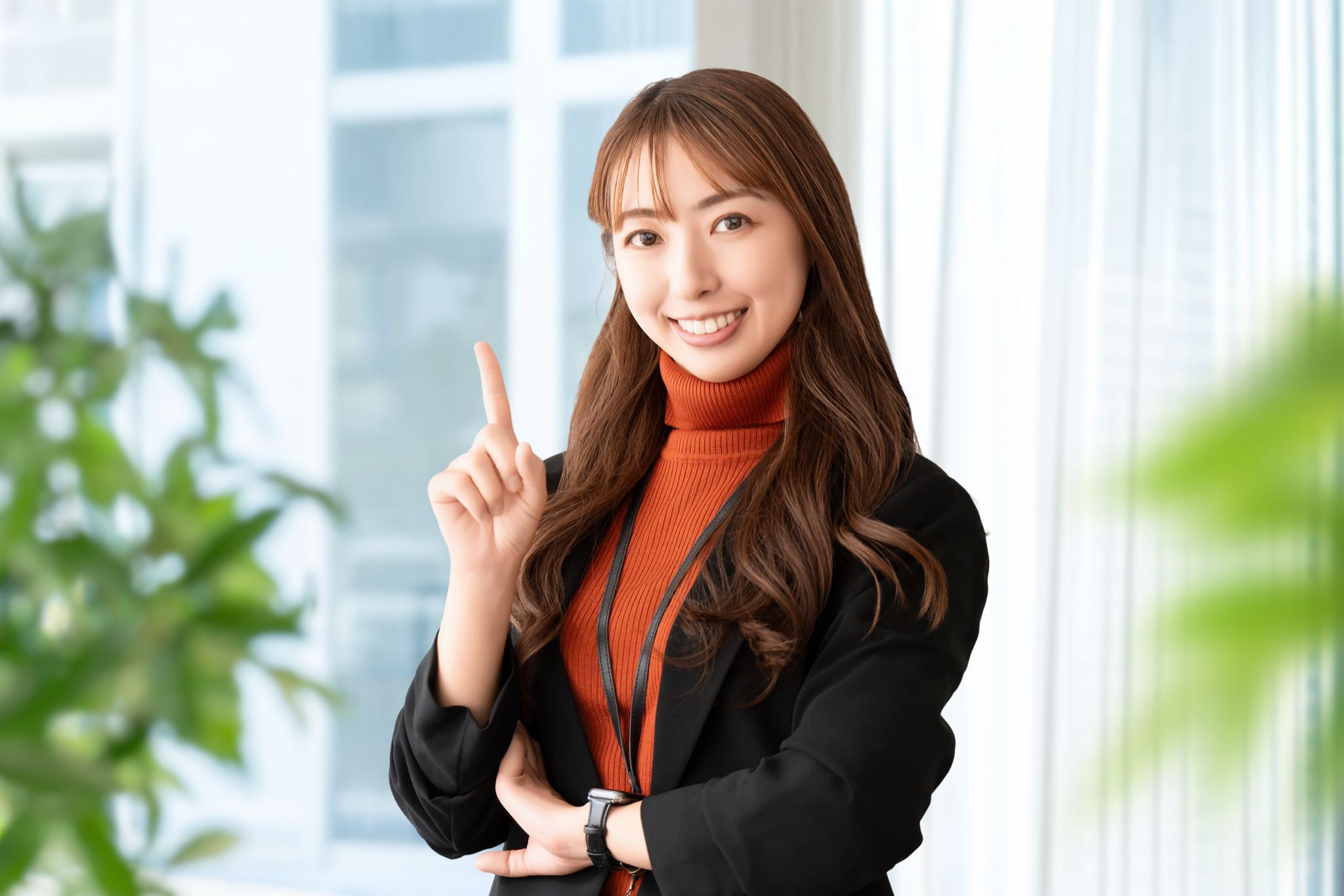 提案する女性