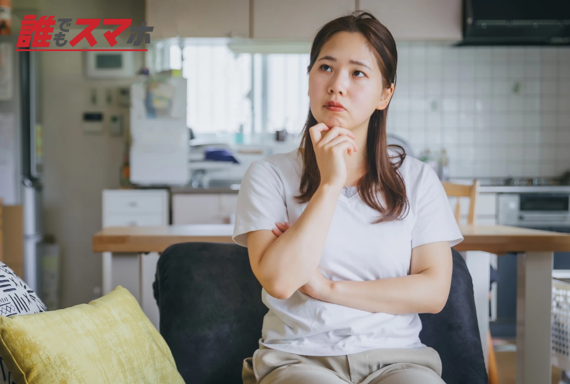 考える女性
